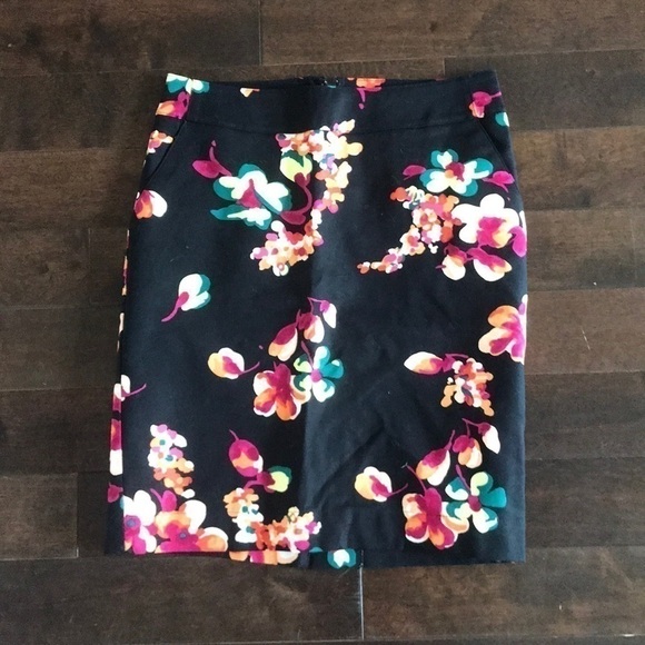 𝅺Merona Lined Floral Skirt with Pockets Size 2 EUC - Picture 2 of 5
